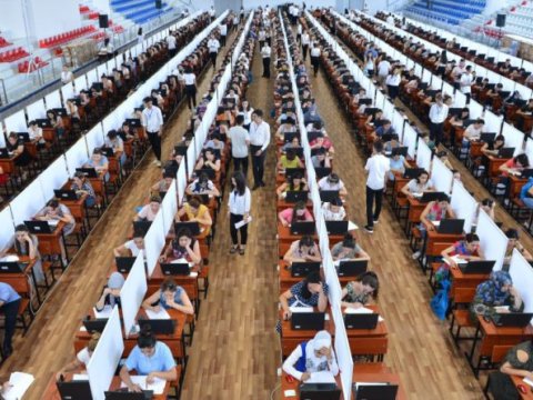 MİQ imtahanlarda pozuntular qeydə alınır: qulaqcıqla gələn də, başqasının yerinə imtahan vermək istəyən də var