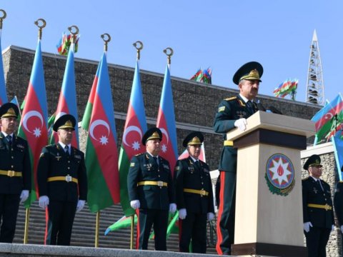 Hərbi təhsil müəssisəsində məzun günü