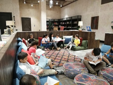 Məktəblilər Bakı Kitab Mərkəzində