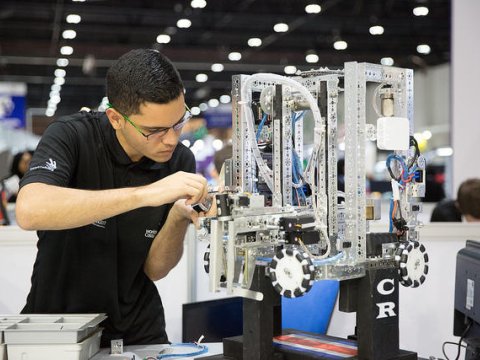 50-dən artıq məktəbdə robototexnika kursu yaradılır