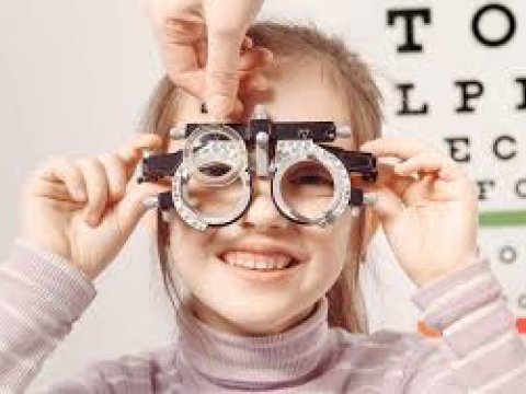 Uşaqlarda görmə qabiliyyəti niyə zəifləyir? – Həkim