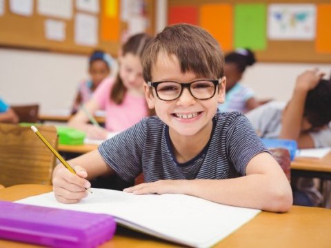 Eynəkli şagirdlərin sayı niyə artır? - Ekspert səbəbləri sadaladı