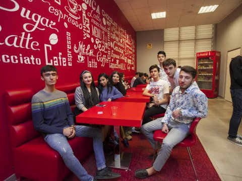 İnarə Vəliyeva: Biz yeniyetmələrə təkcə yüksək nəticələr əldə etməkdə deyil, həmçinin gələcək peşələrini seçməkdə də yardım edirik – FOTO – VİDEO