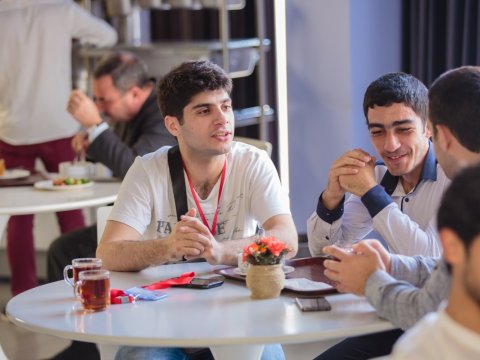 Tələbələrdən ixtisas seçəcək abituriyentlərə maraqlı məsləhətləri: “Bizi seçin, əsl tələbəlik həyatı buradadır”