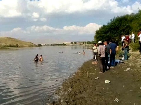 6 məktəbli çayda boğuldu