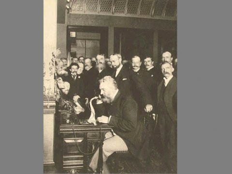 139 il əvvəl məktəbin damında ilk telefon zəngi - Maraqlı faktlar