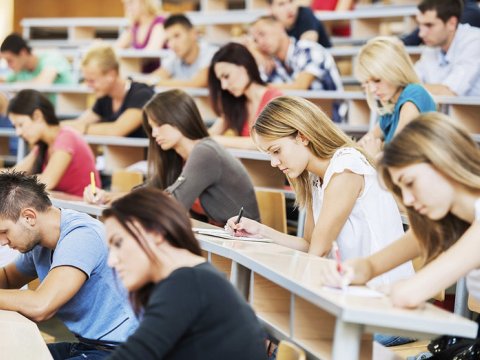 Təhsil haqqını ödəyə bilməyən 7 min tələbə ali məktəbdən imtina edib