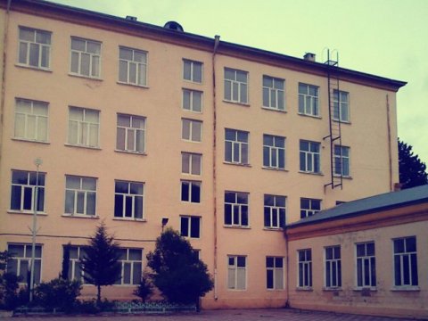 Kimya-biologiya təmayüllü liseyin məzunlarına medal verildi