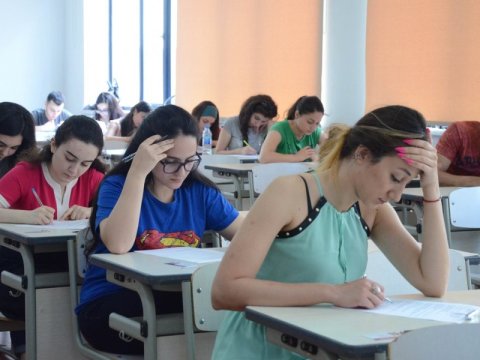 Magistraturaya qəbul olunan şəxslərin qeydiyyatı davam edir