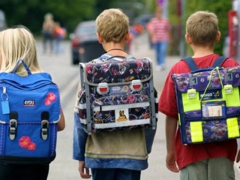 Məktəblilər üçün “güllə keçirməz” çantalar satılır