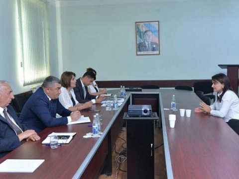 Direktor olmaq istəyənlər  