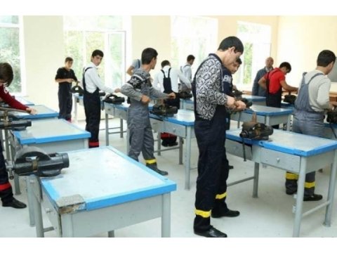 Peşə təhsili müəssisələrinə qeydiyyat davam edir