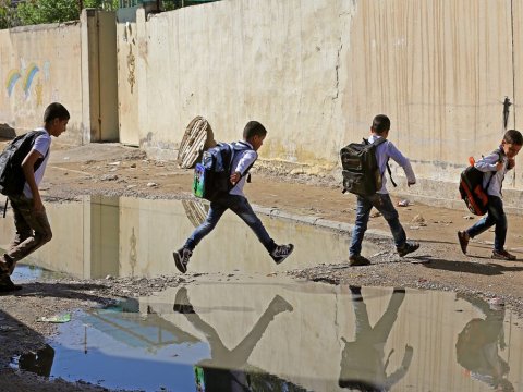 Müharibə və onun məhv etdiyi TƏHSİL - SAVAŞ MEYDANLARINDAN FOTOLAR