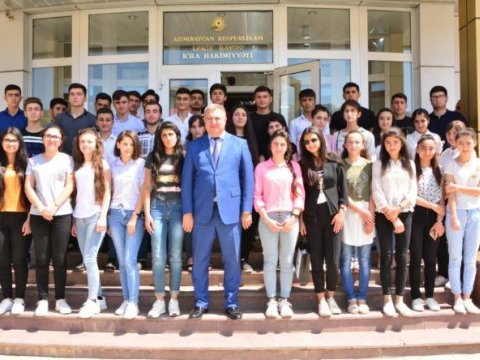 İcra başçısı yüksək bal toplayan tələbələrlə görüşdü - FOTO  