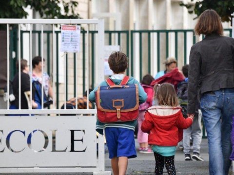 Fransada uşaqlar məktəbə üç yaşından gedəcək
