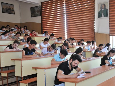 Ali məktəblərə tələbə qəbulu başa çatdı