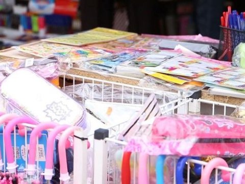 Məktəbli yarmarkaları: qiymətlər də aşağıdır, alıcılıq qabiliyyəti də 