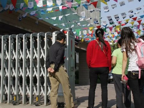 Çində ibtidai məktəbə silahlı hücum zamanı 8 nəfər ölüb