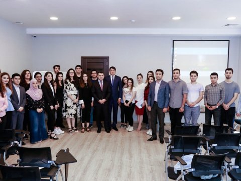 Komitə sədri xaricdə təhsil müsabiqəsinin qalibləri ilə görüşdü - FOTOLAR