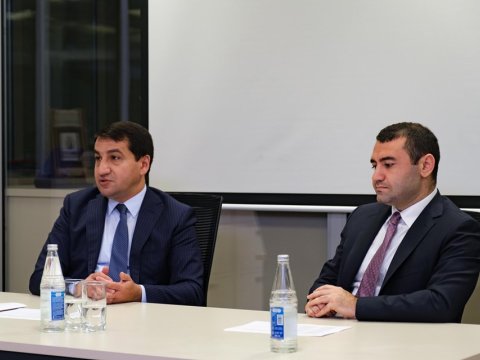 Hikmət Hacıyev xaricdə təhsil müsabiqəsinin qalibləri ilə görüşdü