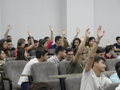 Bu universitetdə dərslər vaxtından tez başladı