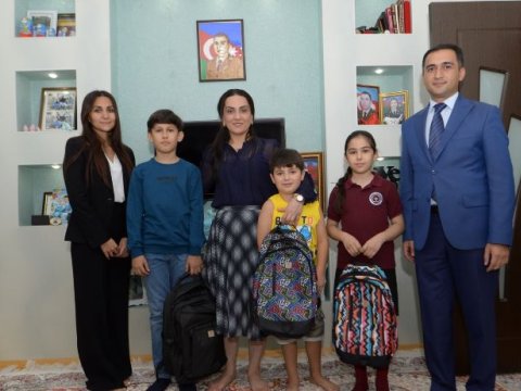 Nazirlik şəhidlərin məktəbli övladlarını ziyarət edib