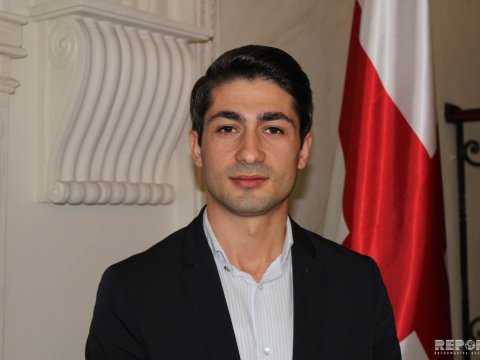 Gürcüstanda 25 yaşında məktəb direktoru olan azərbaycanlı: “17 məzundan 15-i ali məktəbə qəbul oldu”