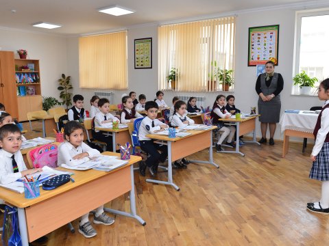 Şagirdlərin yerdəyişməsi ilə bağlı sorğuların qəbulu müvəqqəti dayandırılacaq - Rəsmi