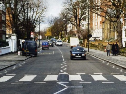 Məktəblini maşın vurdu  