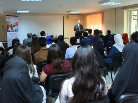 Rektor tələbələr və onların valideynləri ilə görüşüb