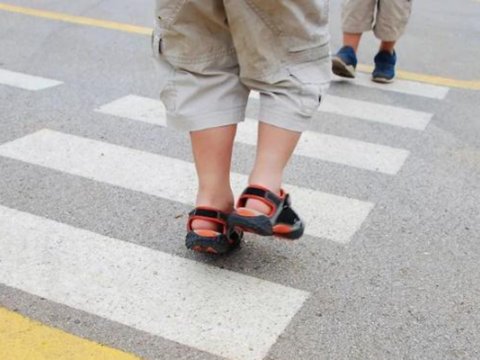 Məktəblərin ətrafında piyada keçidləri yenilənir