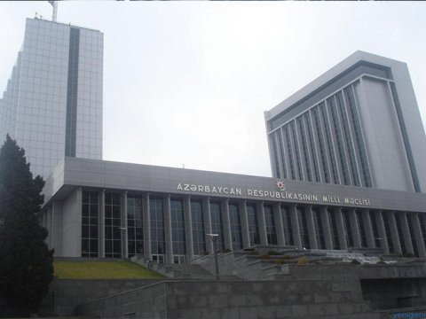 Bu il 1-ci sinif üçün riyaziyyat dərslikləri iki hissədən ibarət hazırlanıb  