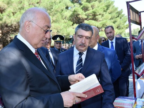 Sumqayıtda kitab yarmarkası keçirilib - FOTO  