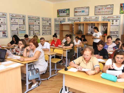 Paytaxt məktəblərində müəllimlərin İKT bilikləri yoxlanılır  