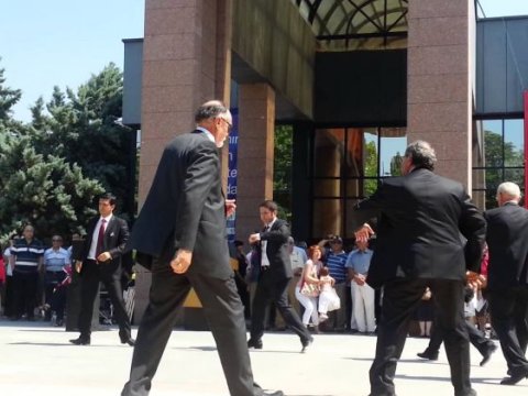 “Deyirlər ki, universitet müəllimləri 10 ildən artıq işləyə bilməzlər, çünki...” – Təhlil