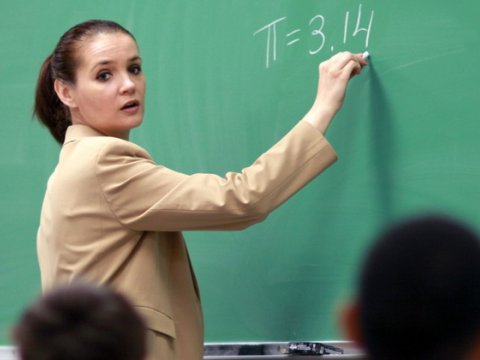 Hansı müəllimlərə stavkalarının 70 %-i miqdarında əlavə haqq ödənilir? – Vacib cavab