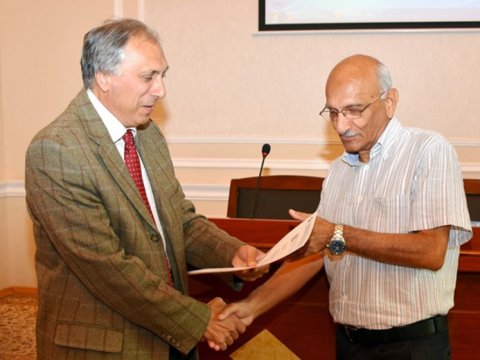 Geoloq alimlərə Avrasiya patent şəhadətnaməsi təqdim olunub