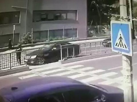Azərbaycanlı tələbəni İstanbulda maşın vurdu - VİDEO
