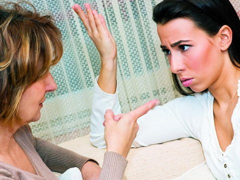 Valideynlərin yersiz qovğası – Müəllimləri bir-birinə qarşı qoyan ayrıseçkilik – Ciddi problem  