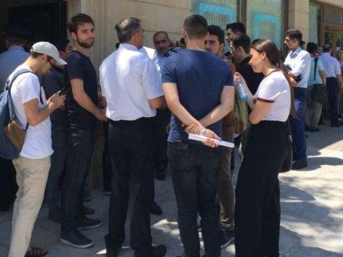 Rezidentlər Bakıda etiraz aksiyası keçirdilər  