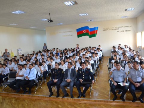 Bakı məktəbliləri zərərli vərdişlərə qarşı maarifləndirilirlər