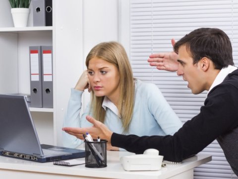 Direktor müavini müəllimə töhmət verib, intizam tədbirlərinə cəlb edə bilər? – Məktəb qaydaları  