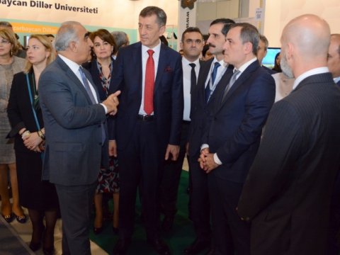 UNEC XIII Azərbaycan Beynəlxalq Təhsil Sərgisində təmsil olunub - FOTO