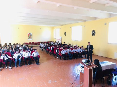 “Sağlam məktəbli” regionlarda məktəblilərlə görüşə davam edir – bu dəfə Abşeron, Salyan və Gəncədə (FOTO)  