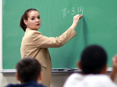 Pedaqoji təhsili olmayanlar müddətsiz müqavilə ilə işləyə biləcəklər? -Cavab  