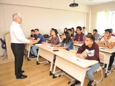 Mühəndislik Universiteti bu ixtisaslar üzrə özünə rəqib tanımır    