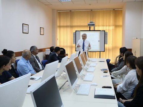 Professor Paul Gibbs Azərbaycan Universitetində master-klass keçib  