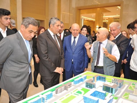 BMU-da müstəqillik gününə həsr olunmuş yaradıcılıq sərgisi keçirilib - FOTO  