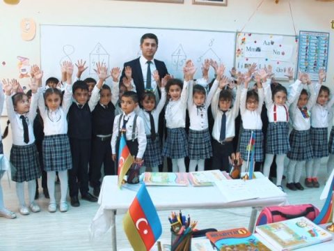 “Bəzi şagirdlər mənə direktor müəllim deyə müraciət edirlər” – Kamran İsalı (VİDEO)  