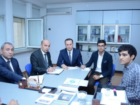 UNEC-in rektoru tələbə və əməkdaşların müraciətlərini dinləyib